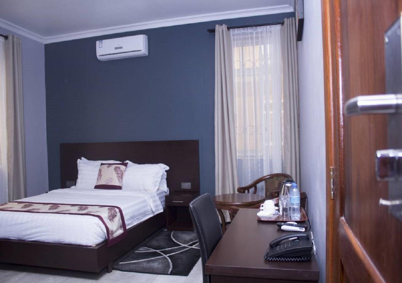 Hotel Desderia Мбея Экстерьер фото